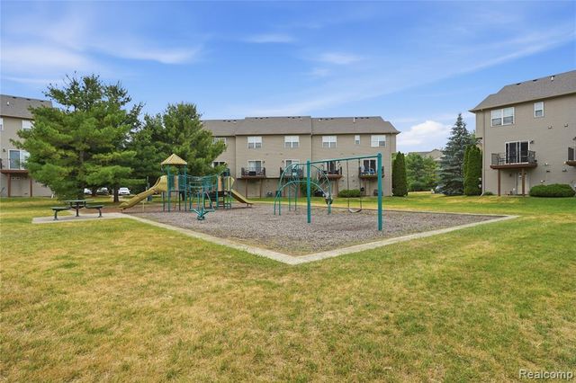 2138 Knotty Pine Trail, Howell, MI 48855