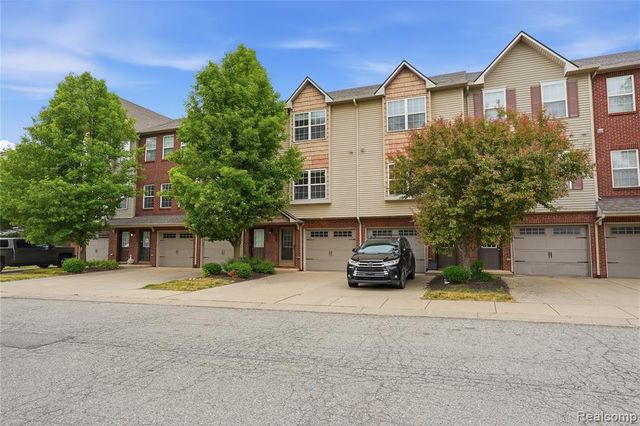 2138 Knotty Pine Trail, Howell, MI 48855