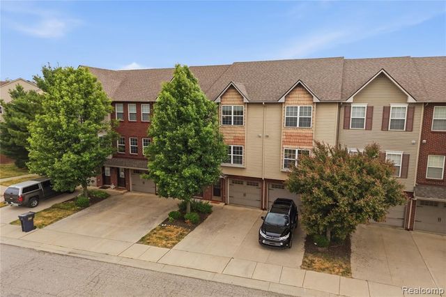 2138 Knotty Pine Trail, Howell, MI 48855