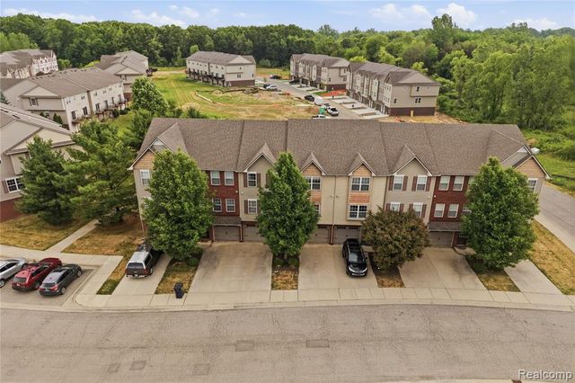 2138 Knotty Pine Trail, Howell, MI 48855