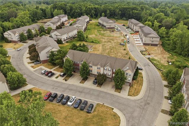 2138 Knotty Pine Trail, Howell, MI 48855