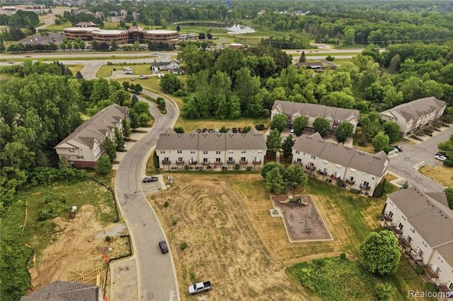 2138 Knotty Pine Trail, Howell, MI 48855