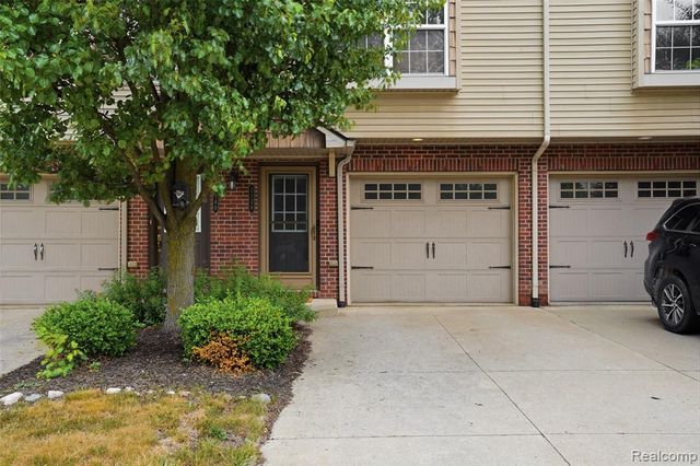 2138 Knotty Pine Trail, Howell, MI 48855