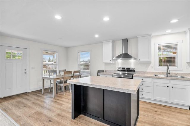 3100 Celebrity Ln, Modesto, CA 95350