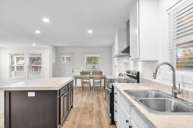 3100 Celebrity Ln, Modesto, CA 95350