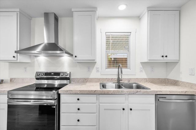 3100 Celebrity Ln, Modesto, CA 95350
