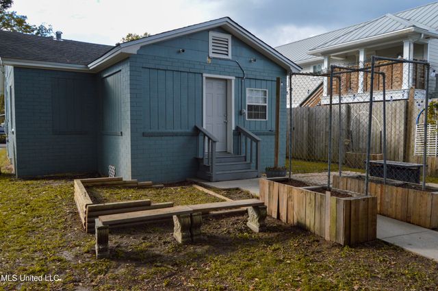 194 Hoxie Street, Biloxi, MS 39530