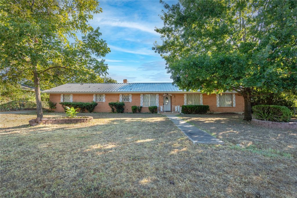 1007 Bosque, Meridian, TX 76665