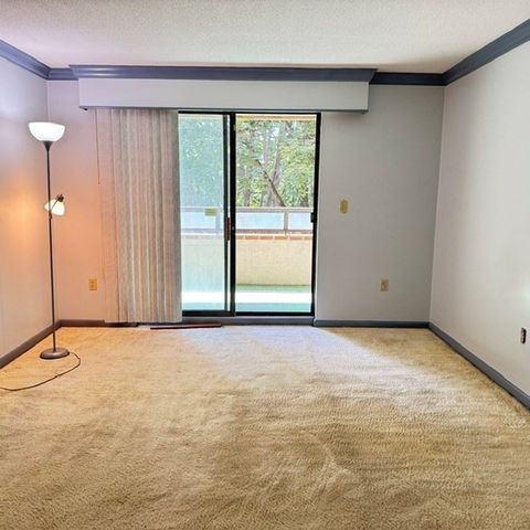 406 Paradise Rd 1C, Swampscott, MA 01907