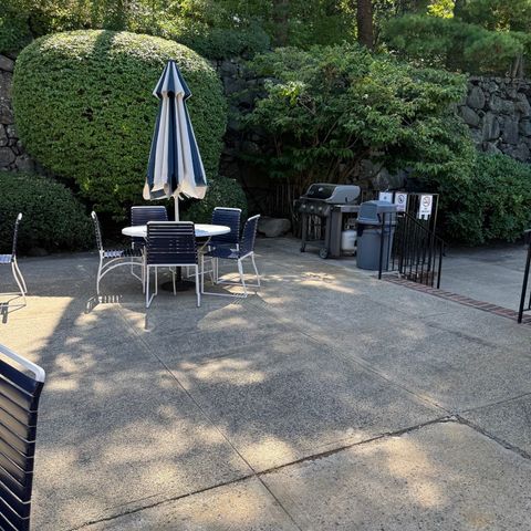 406 Paradise Rd 1C, Swampscott, MA 01907