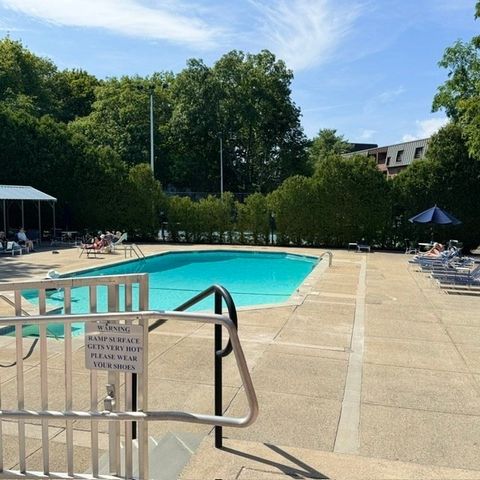 406 Paradise Rd 1C, Swampscott, MA 01907
