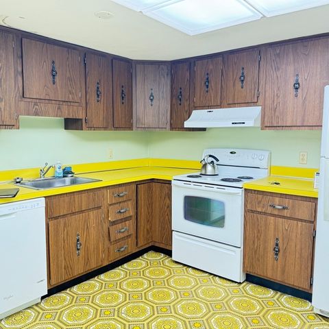 406 Paradise Rd 1C, Swampscott, MA 01907