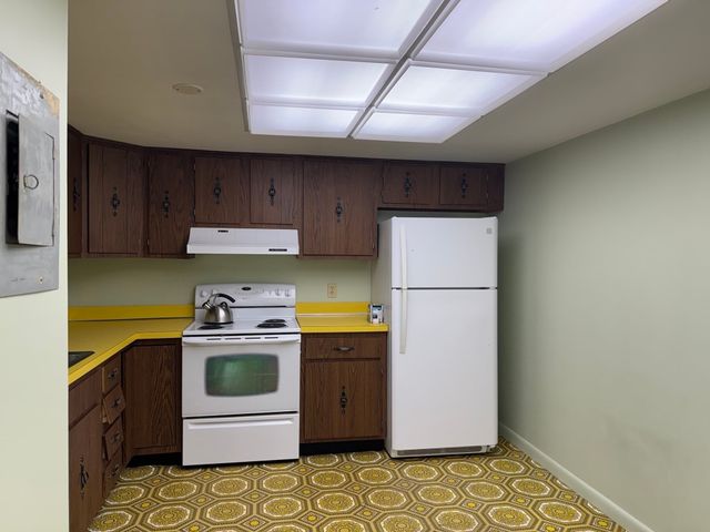 406 Paradise Rd 1C, Swampscott, MA 01907