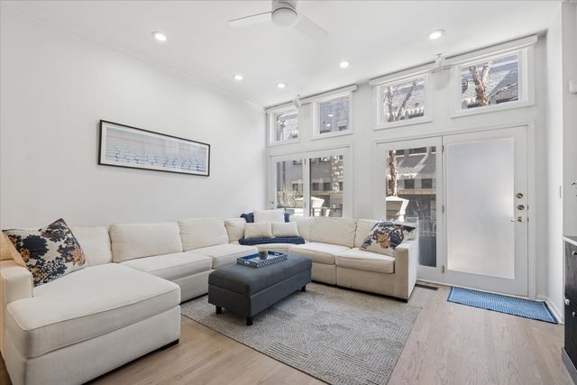 930 N Clark Street I, Chicago, IL 60610