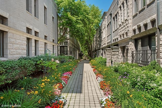 930 N Clark Street I, Chicago, IL 60610