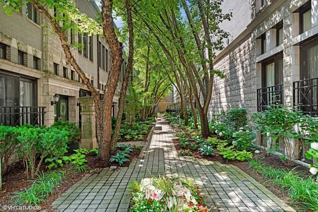 930 N Clark Street I, Chicago, IL 60610