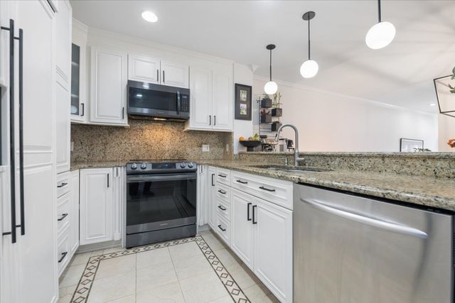 930 N Clark Street I, Chicago, IL 60610