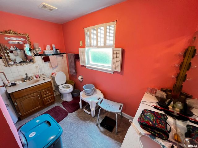 810 E 7TH Street, Centralia, IL 62801