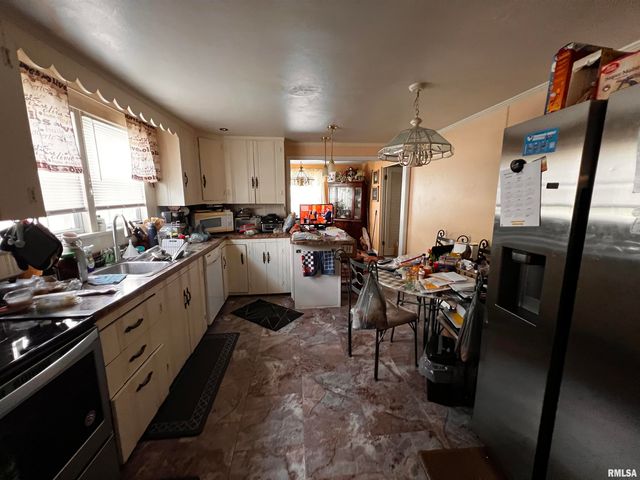 810 E 7TH Street, Centralia, IL 62801