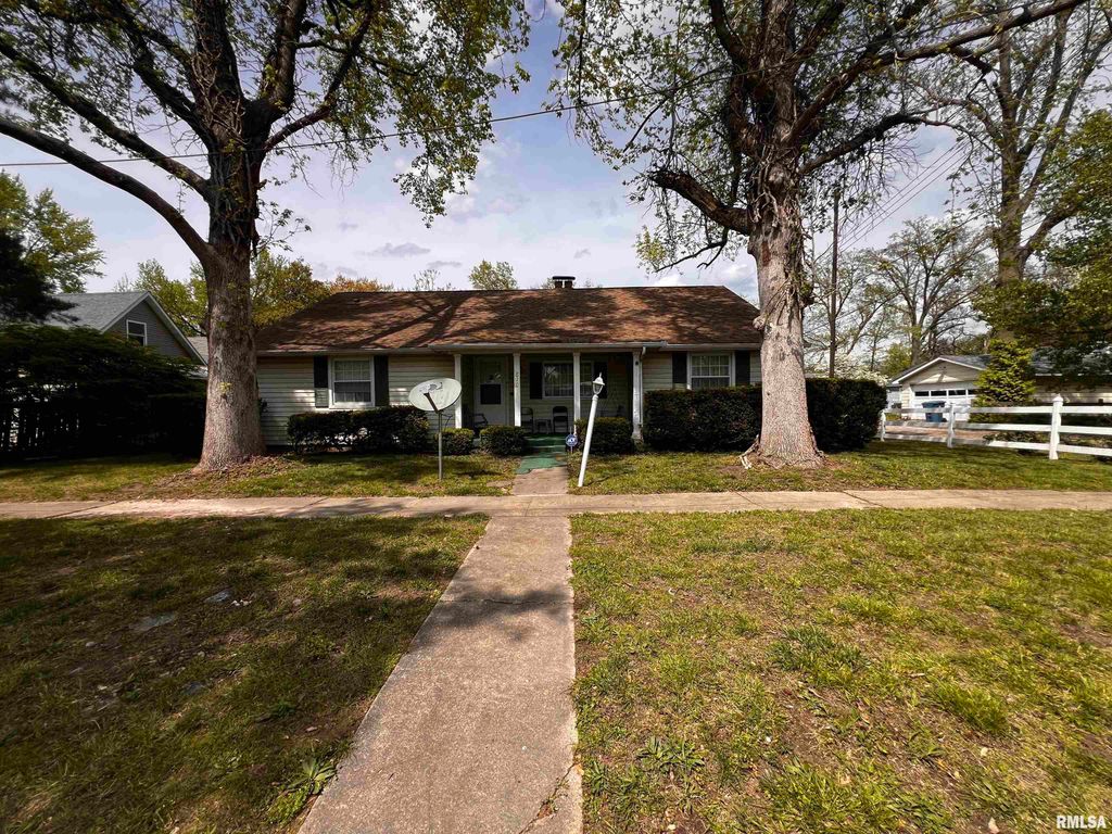 810 E 7TH Street, Centralia, IL 62801