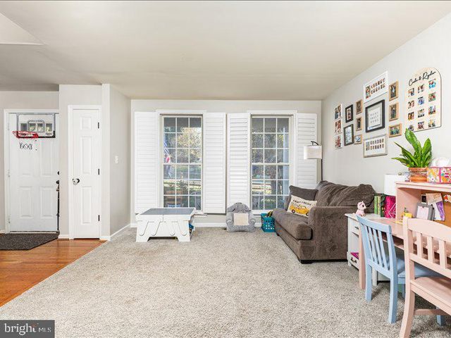 209 E A ST, Purcellville, VA 20132