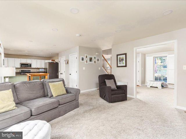 209 E A ST, Purcellville, VA 20132