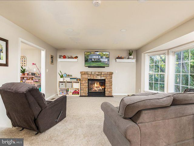 209 E A ST, Purcellville, VA 20132