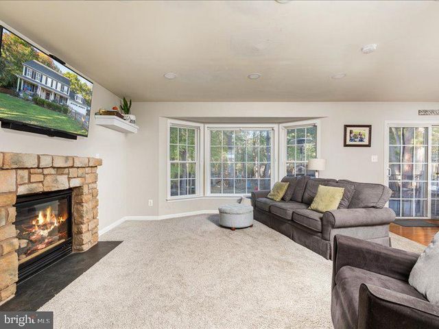 209 E A ST, Purcellville, VA 20132