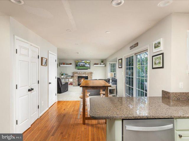 209 E A ST, Purcellville, VA 20132