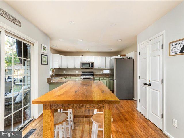 209 E A ST, Purcellville, VA 20132