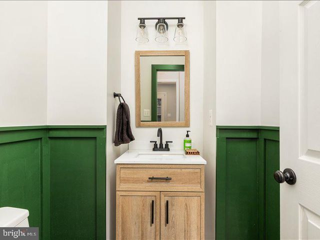 209 E A ST, Purcellville, VA 20132
