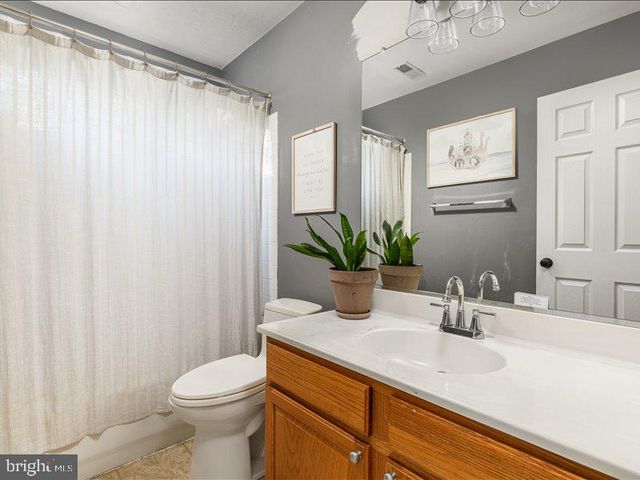 209 E A ST, Purcellville, VA 20132