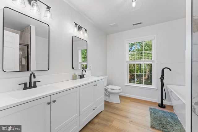209 E A ST, Purcellville, VA 20132
