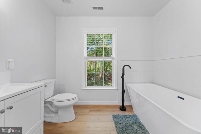 209 E A ST, Purcellville, VA 20132