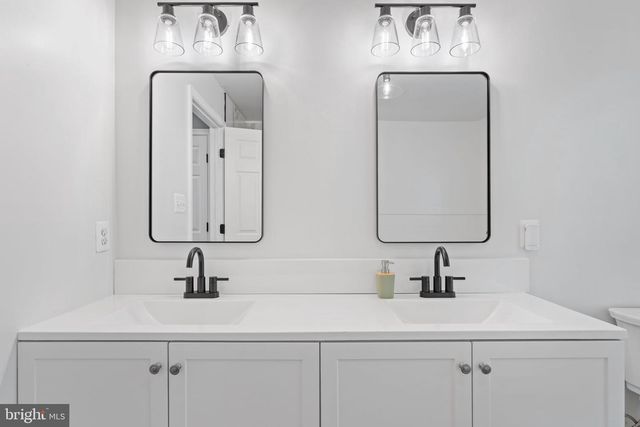 209 E A ST, Purcellville, VA 20132
