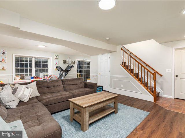 209 E A ST, Purcellville, VA 20132