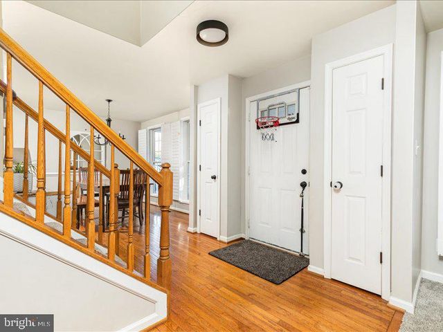 209 E A ST, Purcellville, VA 20132