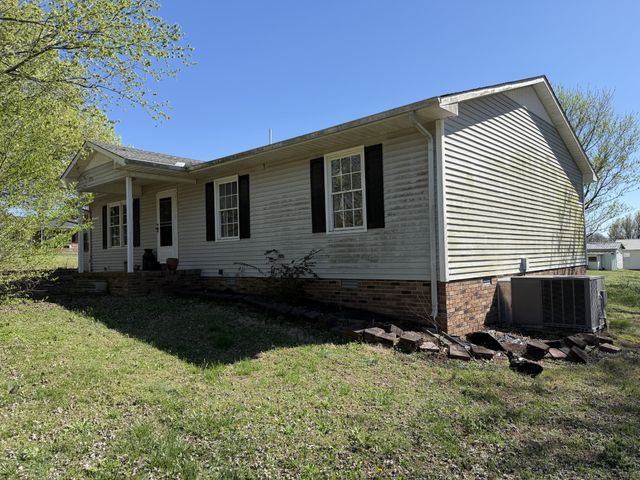 127 Michael Cir, Lawrenceburg, TN 38464