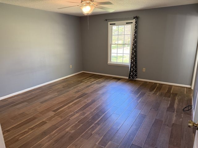 127 Michael Cir, Lawrenceburg, TN 38464