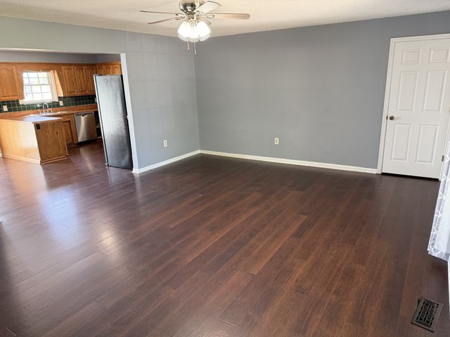 127 Michael Cir, Lawrenceburg, TN 38464