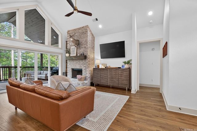77 Letrista Dr, Hot Springs Village, AR 71909