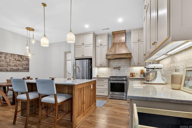 77 Letrista Dr, Hot Springs Village, AR 71909