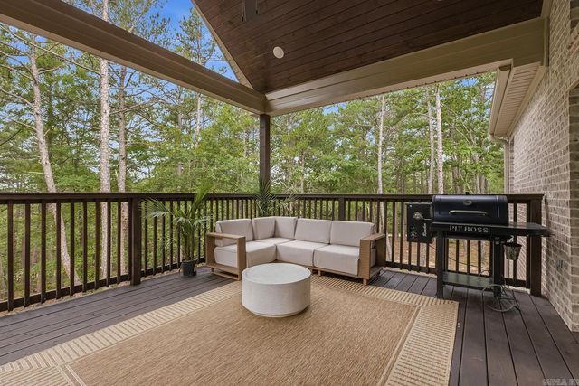 77 Letrista Dr, Hot Springs Village, AR 71909