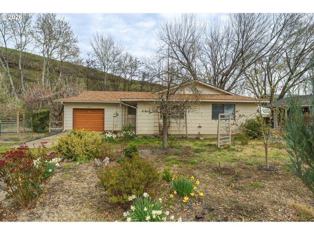 1427 WILKENSON St, Milton Freewater, OR 97862