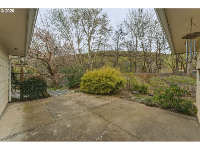 1427 WILKENSON St, Milton Freewater, OR 97862