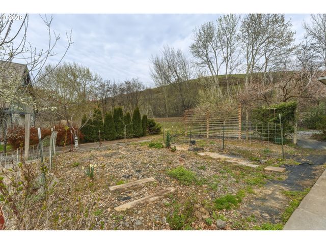 1427 WILKENSON St, Milton Freewater, OR 97862