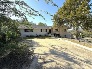 1401 N Lucky Ridge, Kerrville, TX 78028