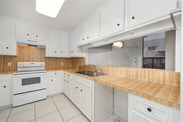 13742 Hollowgreen Drive 604, Houston, TX 77082