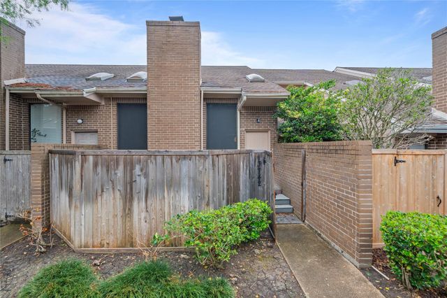 13742 Hollowgreen Drive 604, Houston, TX 77082