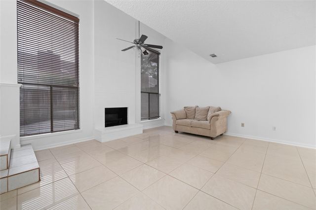 13742 Hollowgreen Drive 604, Houston, TX 77082